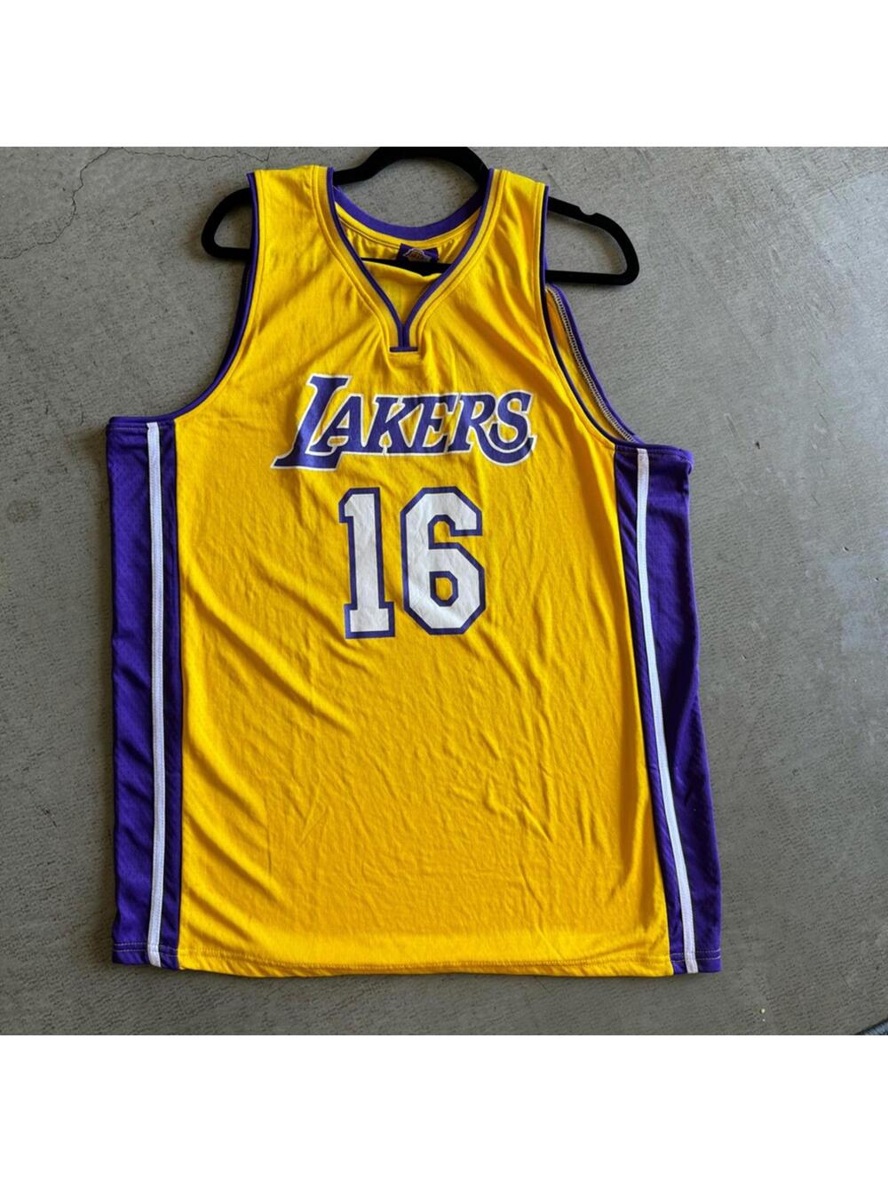 Los Angeles Lakers Gasol #16 jersey from jersey retirement